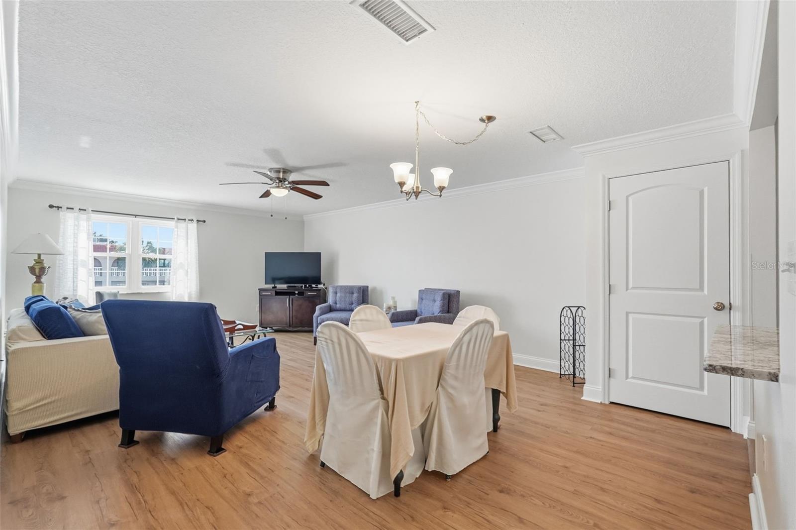 Image 9 of 38 For 1706 Belleair Forest Drive 234