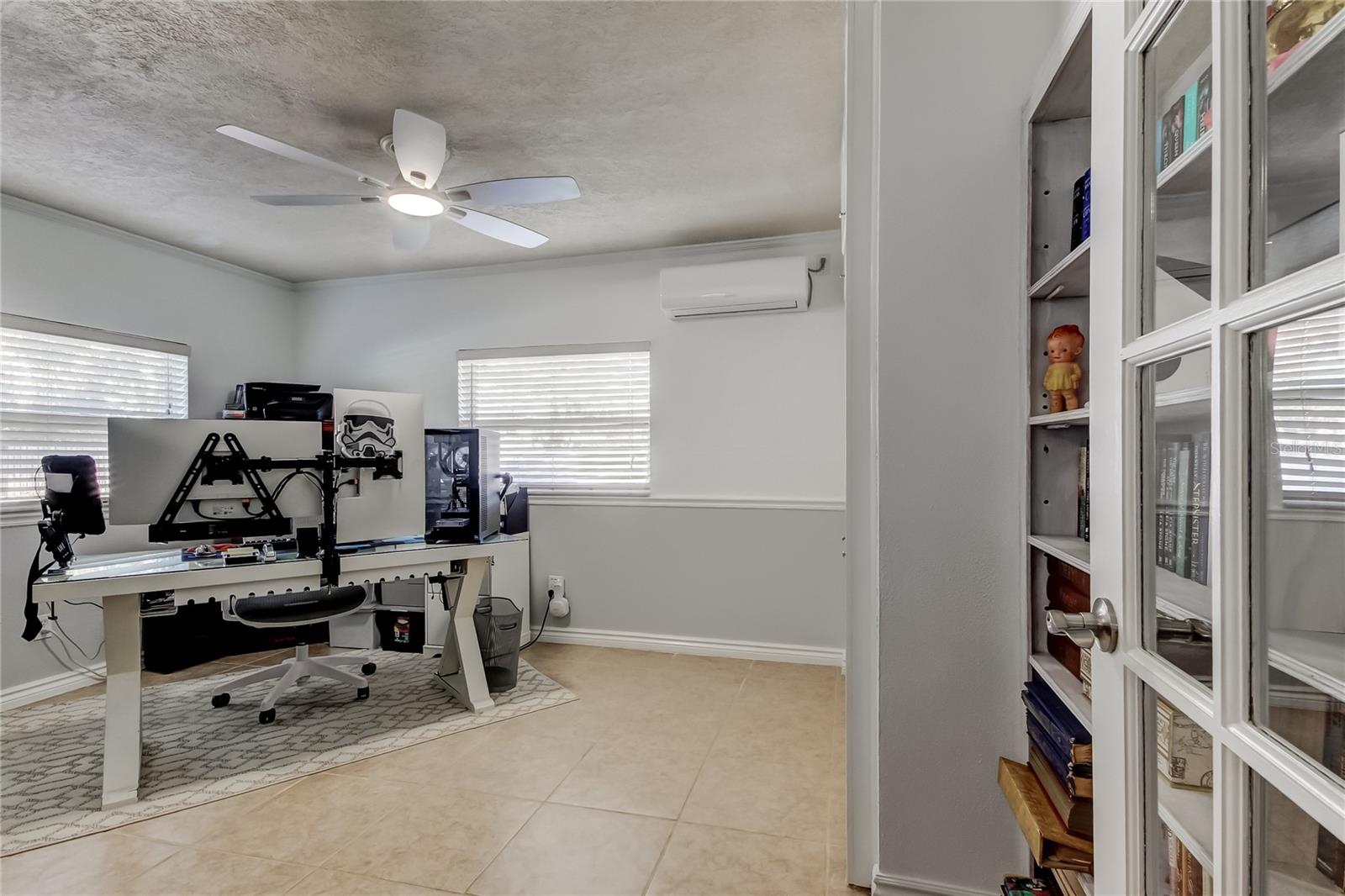 Listing photo id 17 for 2686 Clubhouse Drive S