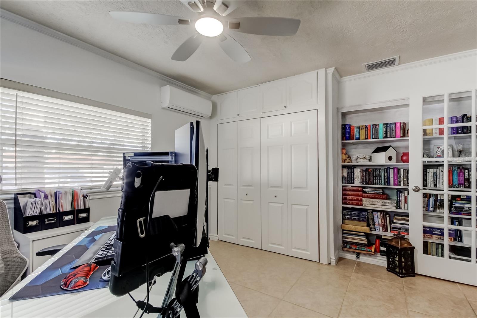 Listing photo id 18 for 2686 Clubhouse Drive S