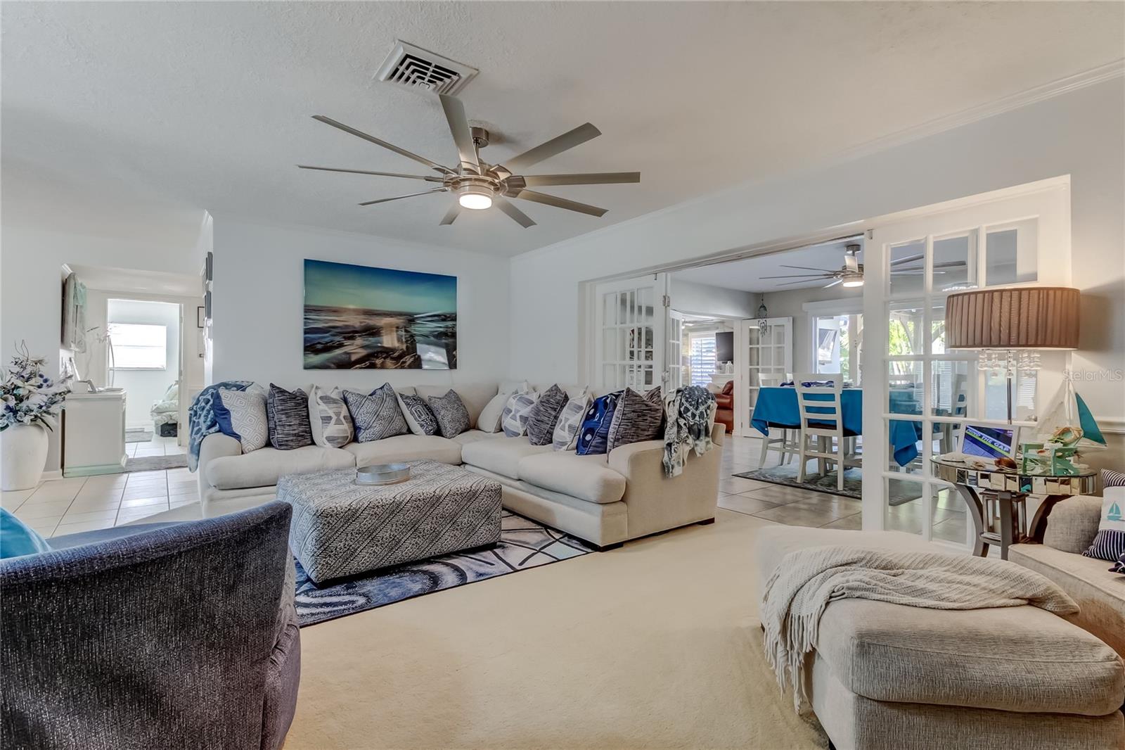 Listing photo id 27 for 2686 Clubhouse Drive S