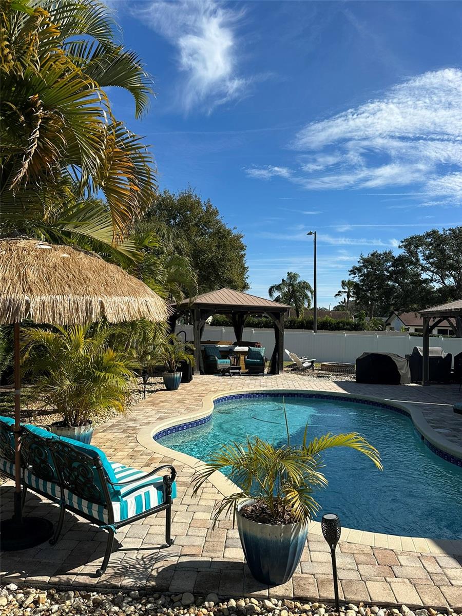 Listing photo id 1 for 2686 Clubhouse Drive S