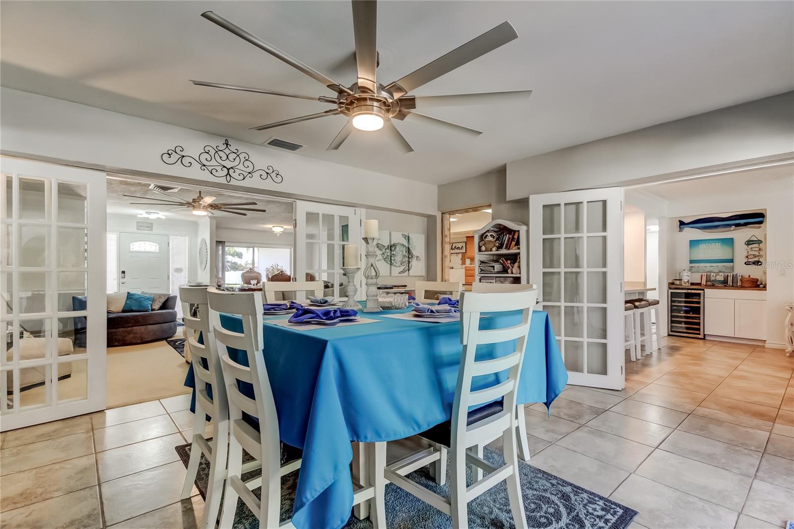 Listing photo id 29 for 2686 Clubhouse Drive S