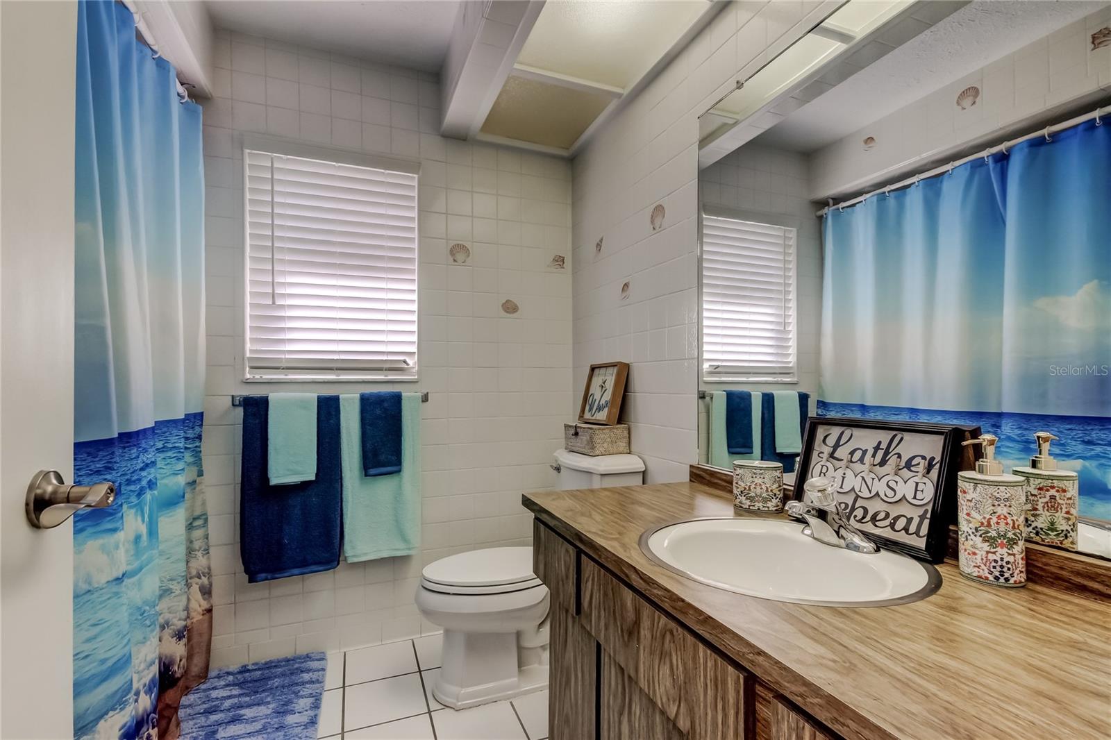 Listing photo id 37 for 2686 Clubhouse Drive S