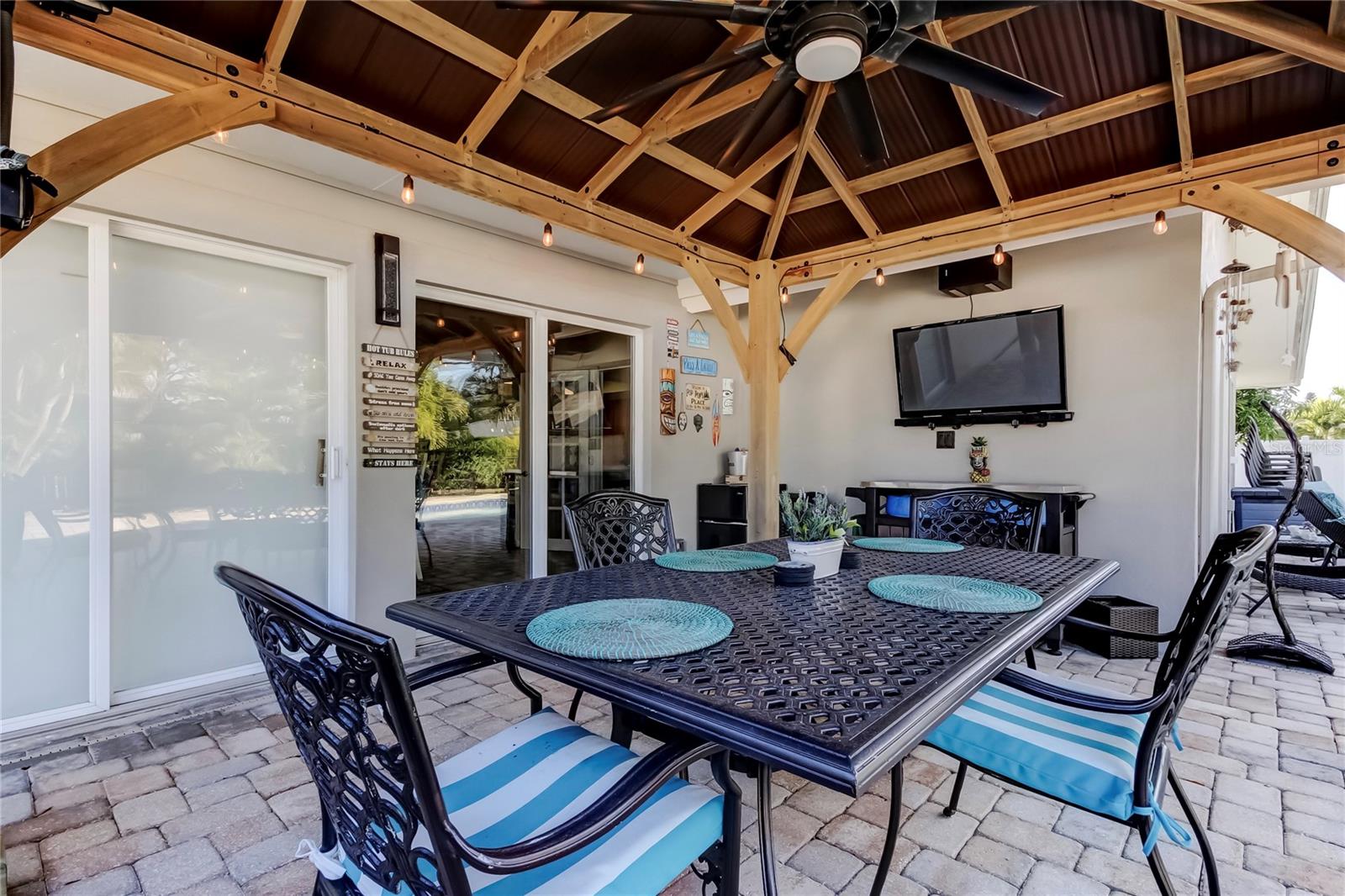 Listing photo id 42 for 2686 Clubhouse Drive S