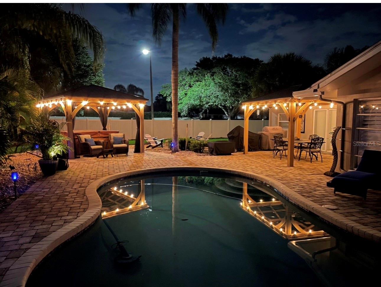 Listing photo id 45 for 2686 Clubhouse Drive S