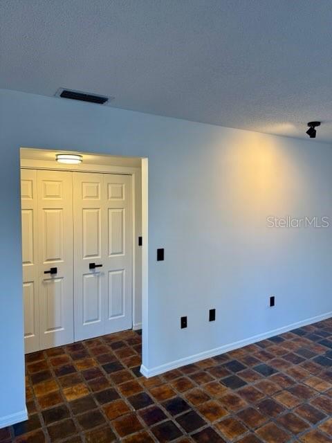 Image 9 of 21 For 2462 Kingfisher Lane J203