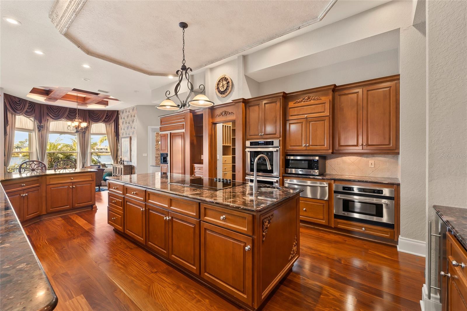 Listing photo id 8 for 8402 Tallahassee Drive Ne