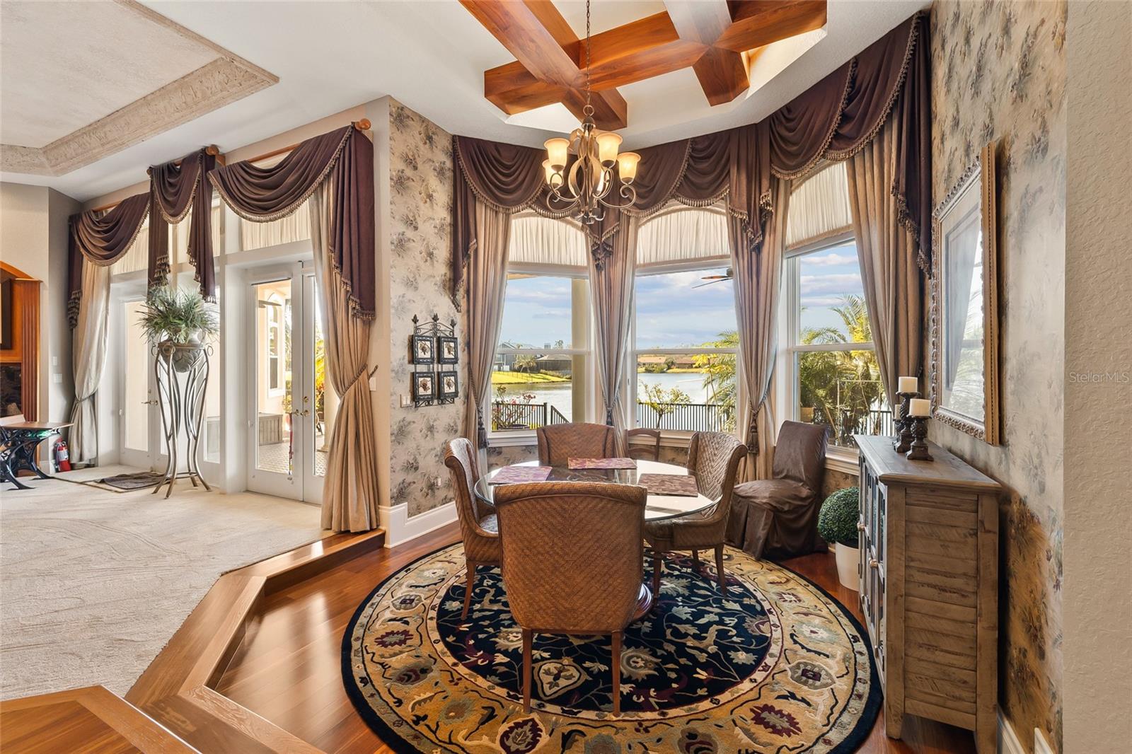 Listing photo id 10 for 8402 Tallahassee Drive Ne