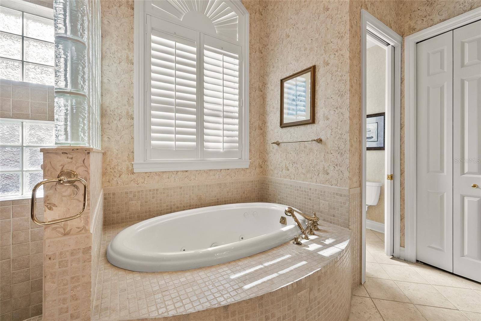 Listing photo id 17 for 8402 Tallahassee Drive Ne