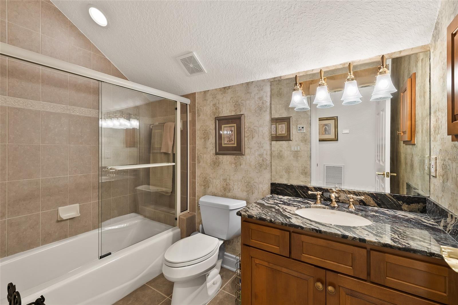 Listing photo id 18 for 8402 Tallahassee Drive Ne