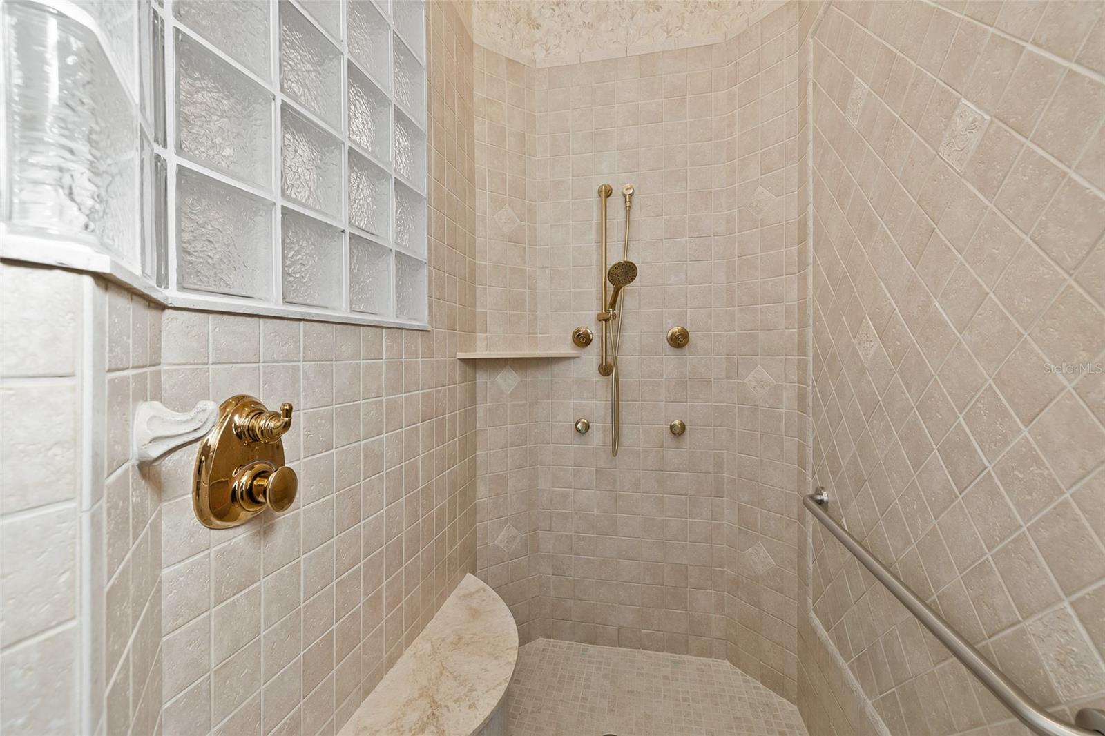 Listing photo id 29 for 8402 Tallahassee Drive Ne