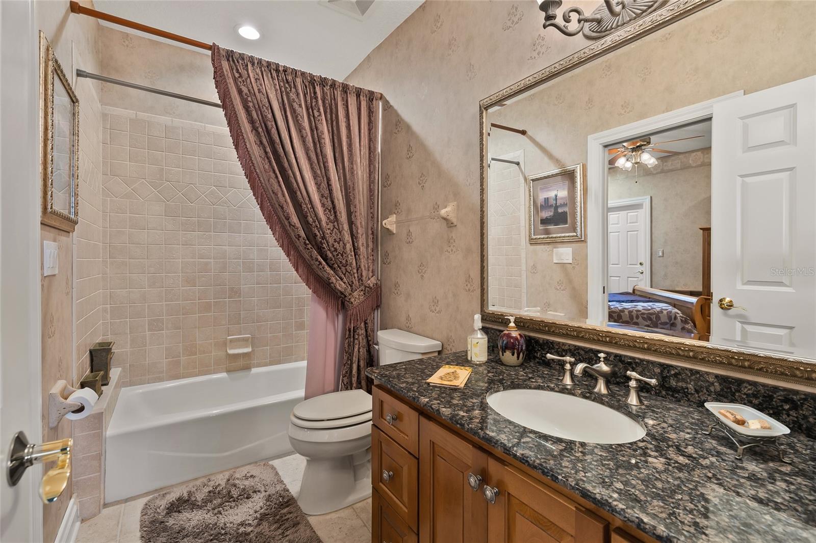 Listing photo id 33 for 8402 Tallahassee Drive Ne