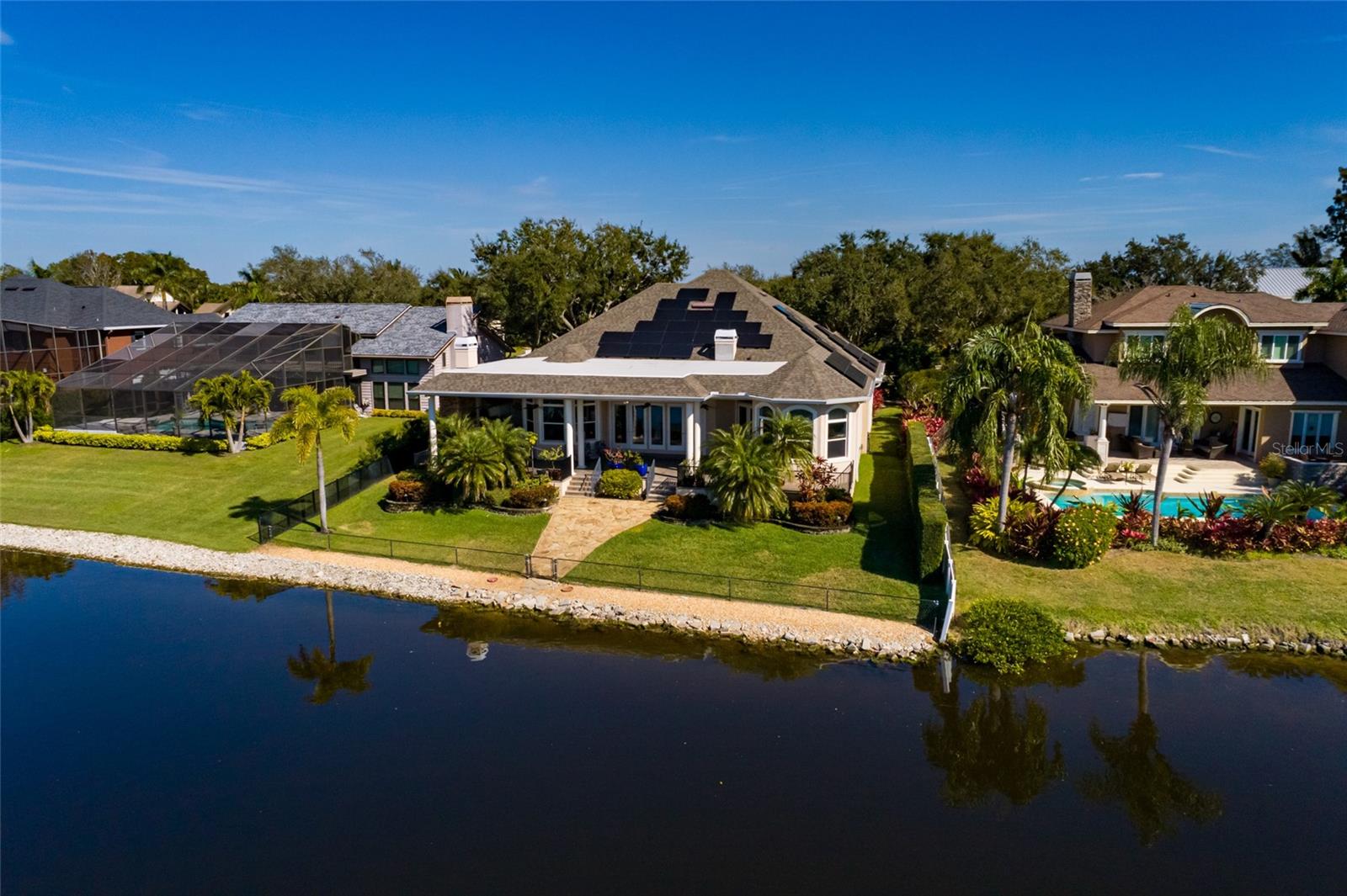 Listing photo id 2 for 8402 Tallahassee Drive Ne