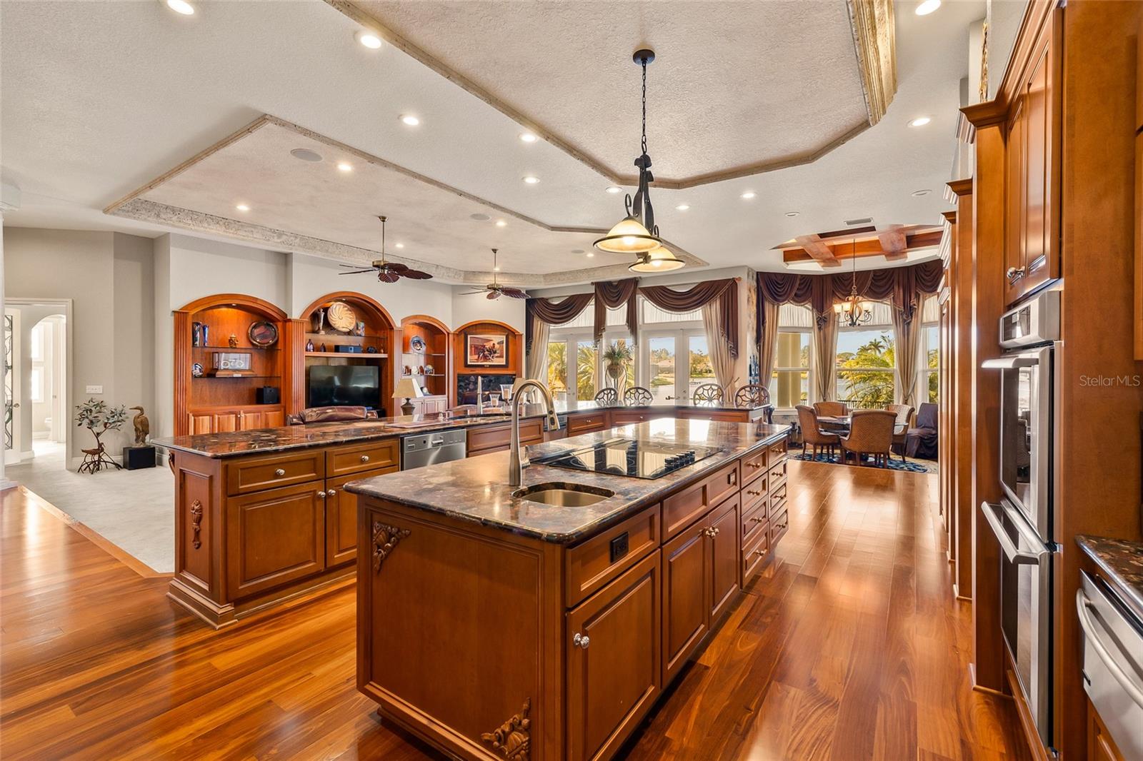 Listing photo id 5 for 8402 Tallahassee Drive Ne