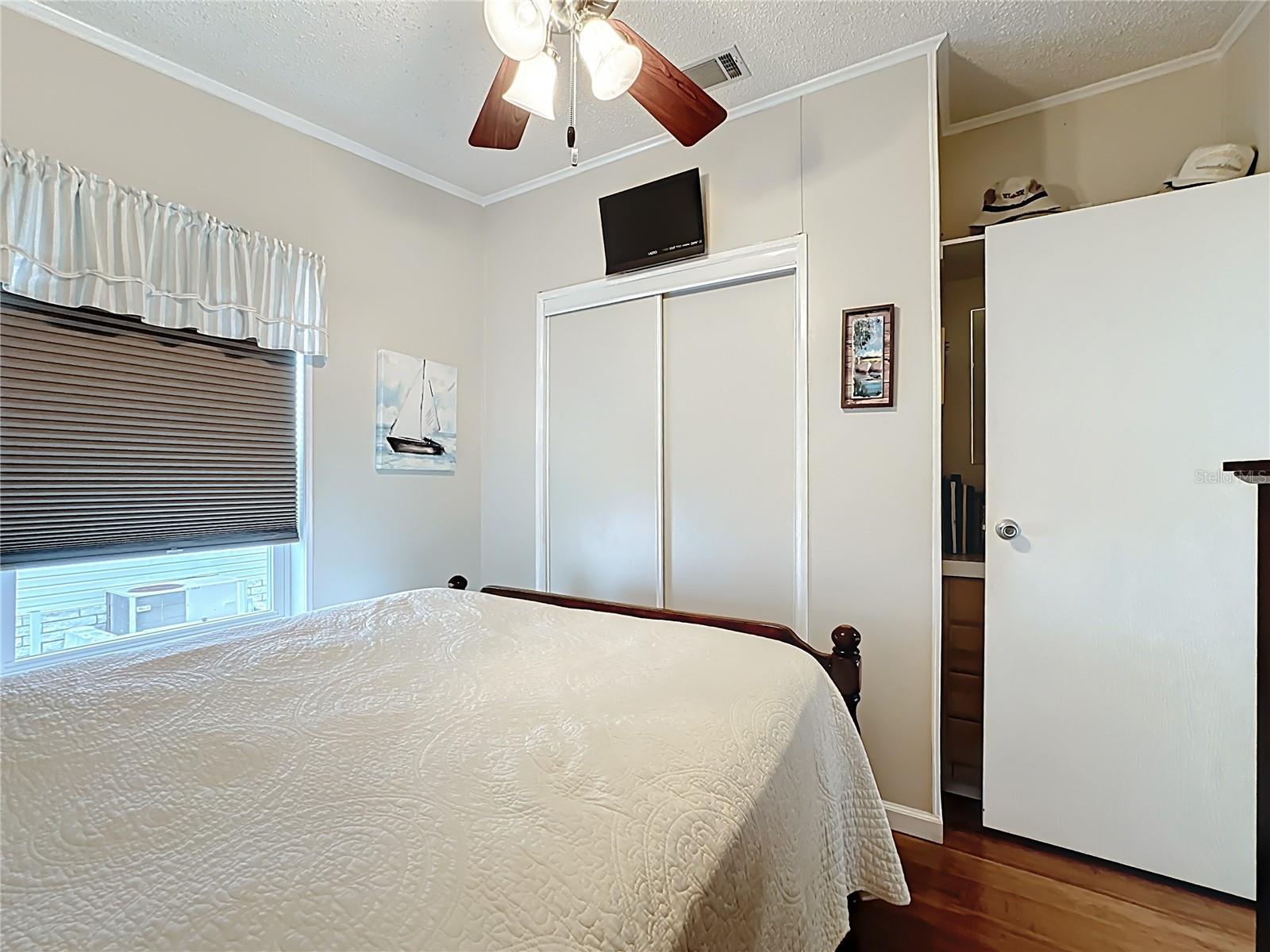 Image 13 of 24 For 355 Gracie Avenue N