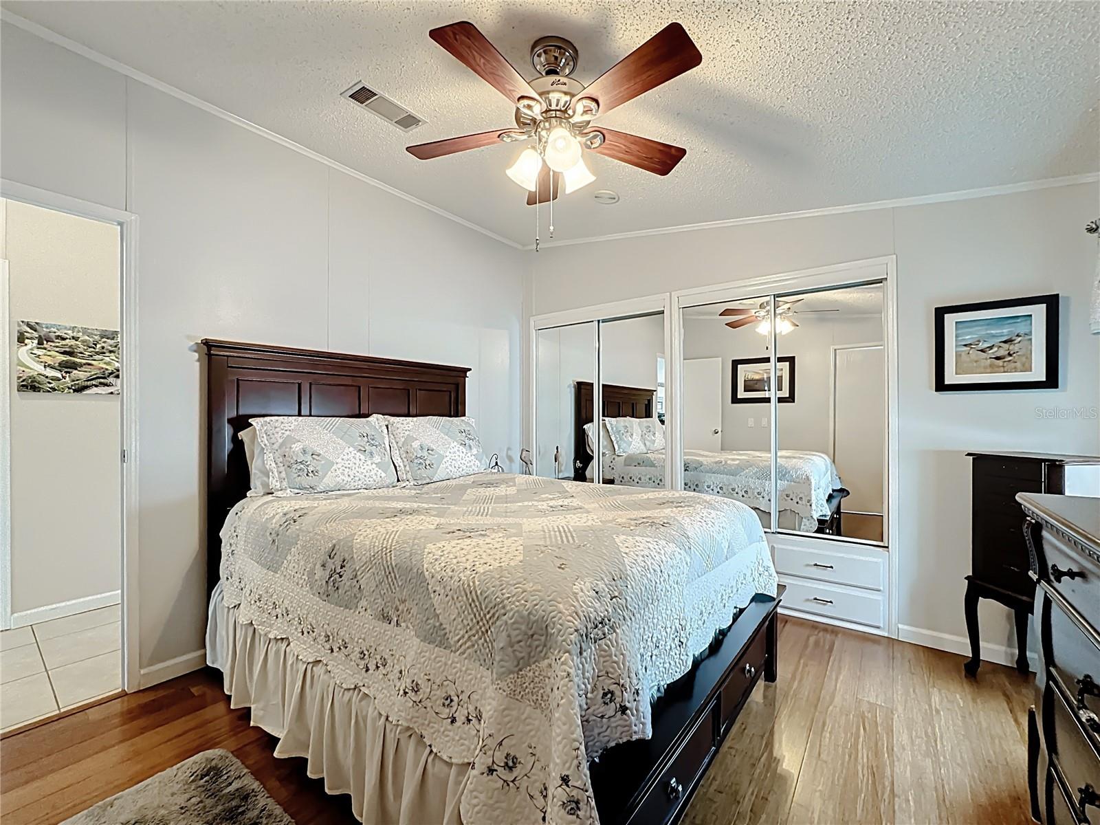 Image 15 of 24 For 355 Gracie Avenue N