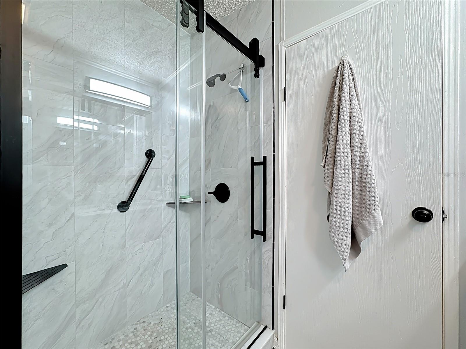 Image 16 of 24 For 355 Gracie Avenue N