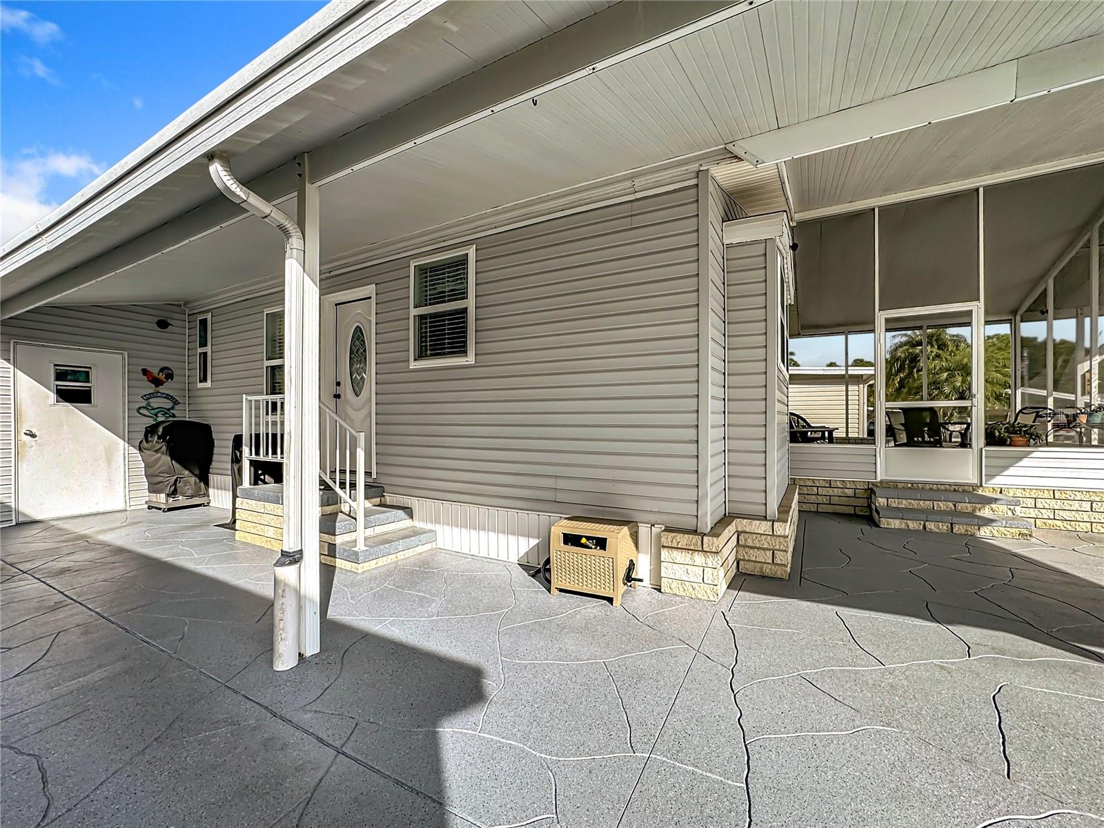 Image 23 of 24 For 355 Gracie Avenue N