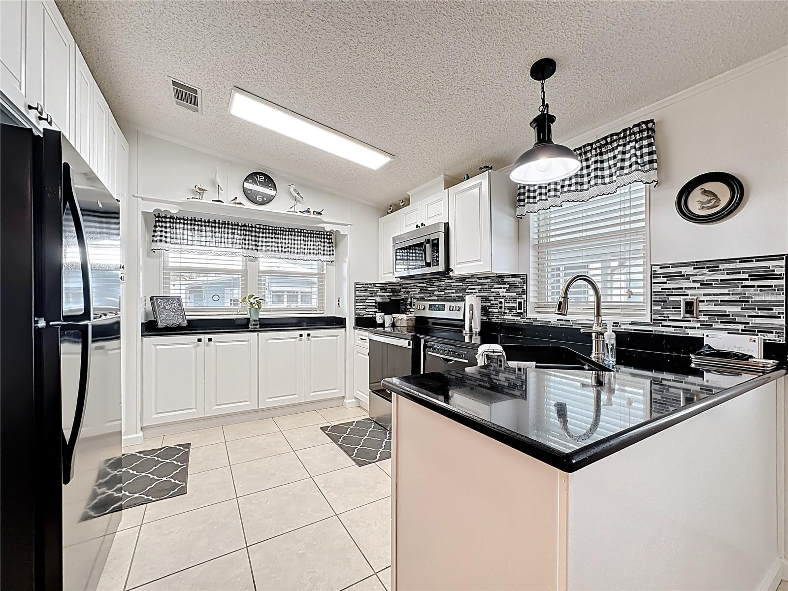 Image 5 of 24 For 355 Gracie Avenue N