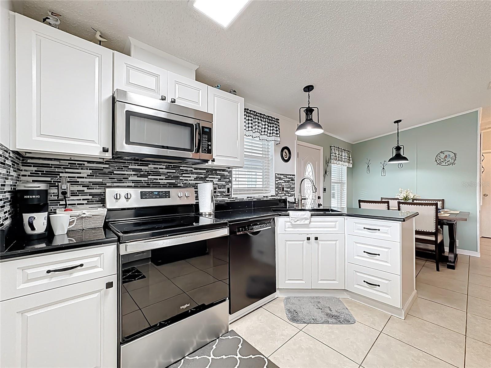 Image 6 of 24 For 355 Gracie Avenue N