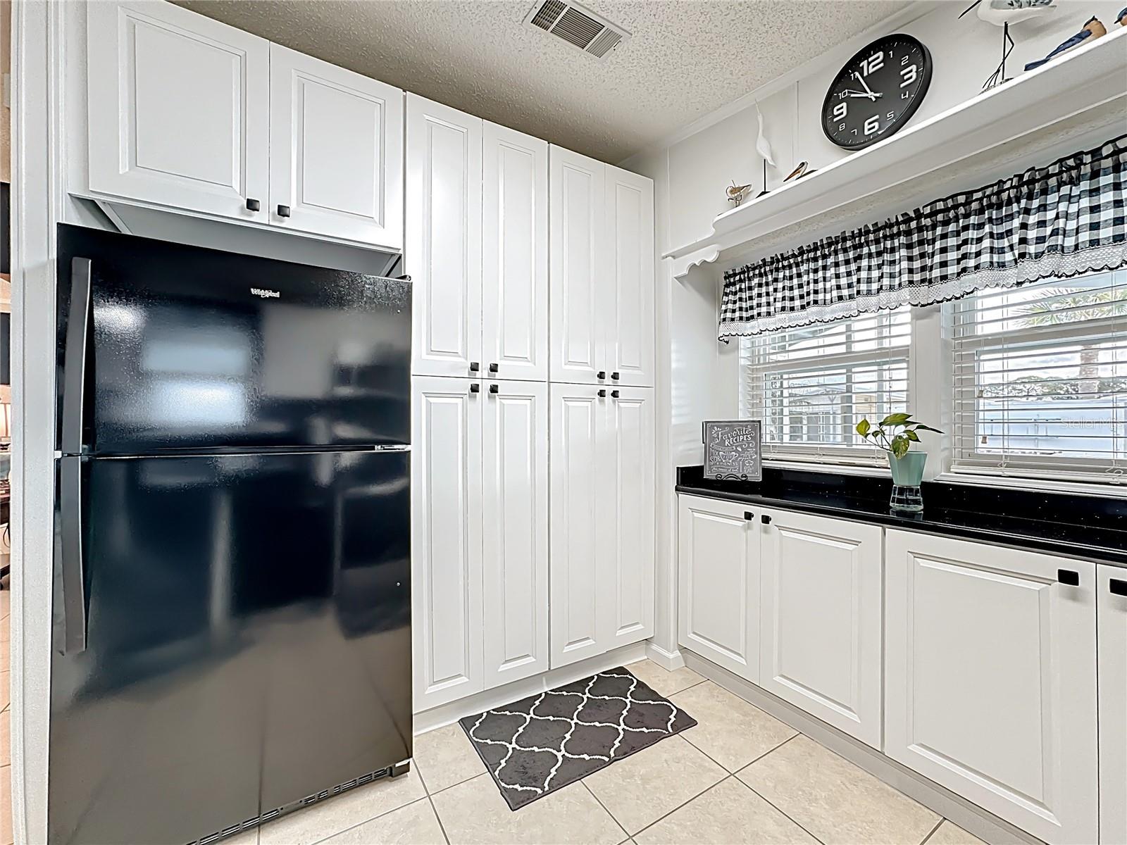 Image 7 of 24 For 355 Gracie Avenue N