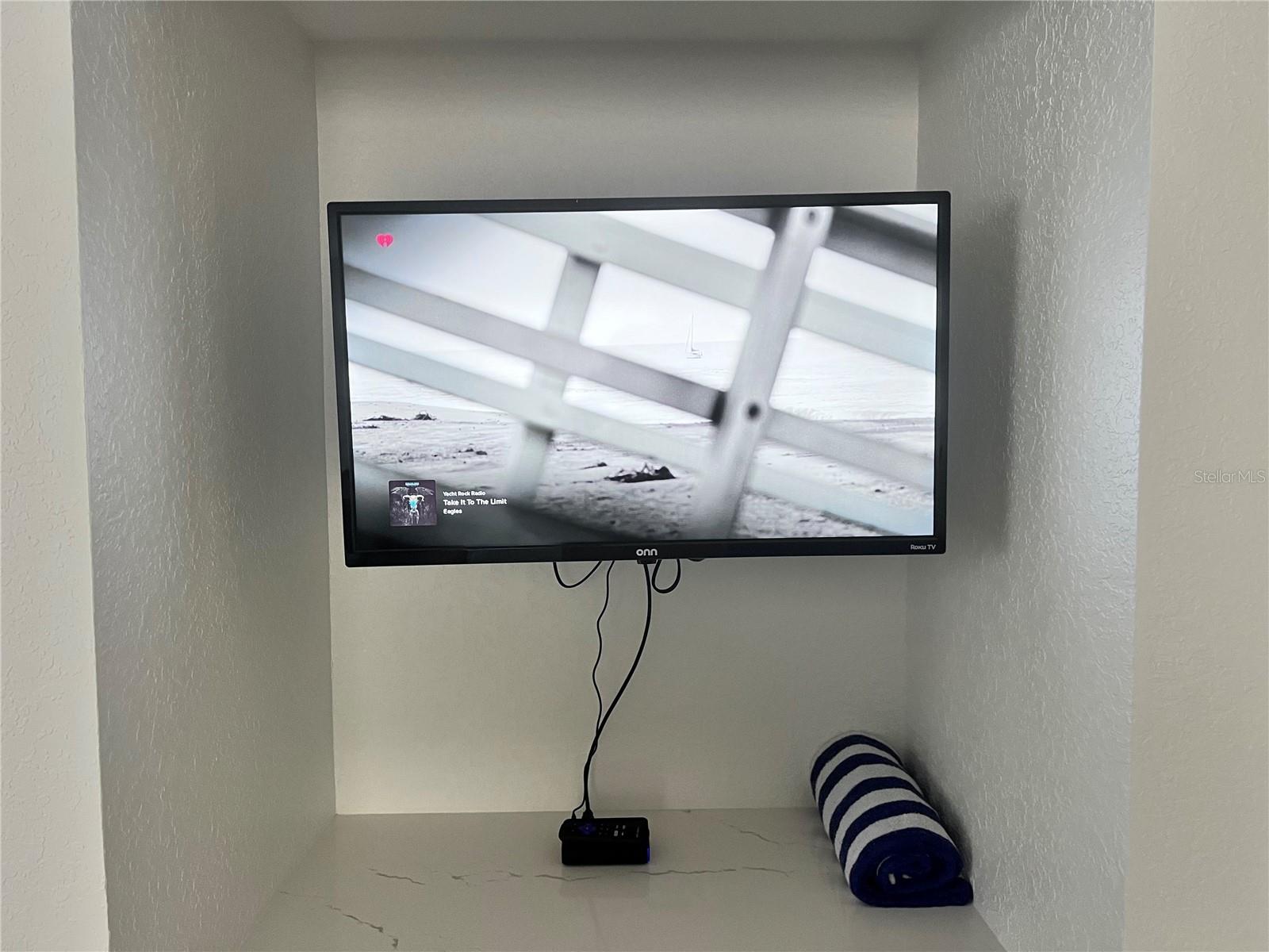 Image 15 of 18 For 6154 Midnight Pass Road B06