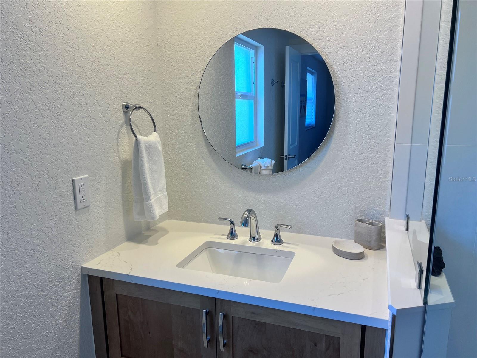 Image 16 of 18 For 6154 Midnight Pass Road B06