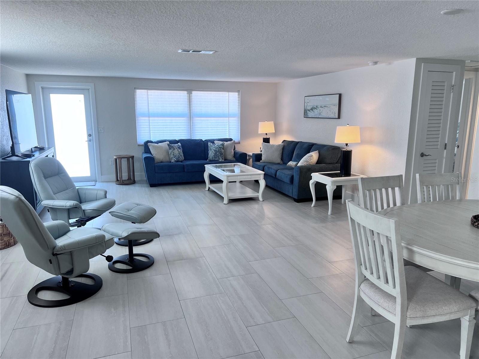 Image 3 of 18 For 6154 Midnight Pass Road B06