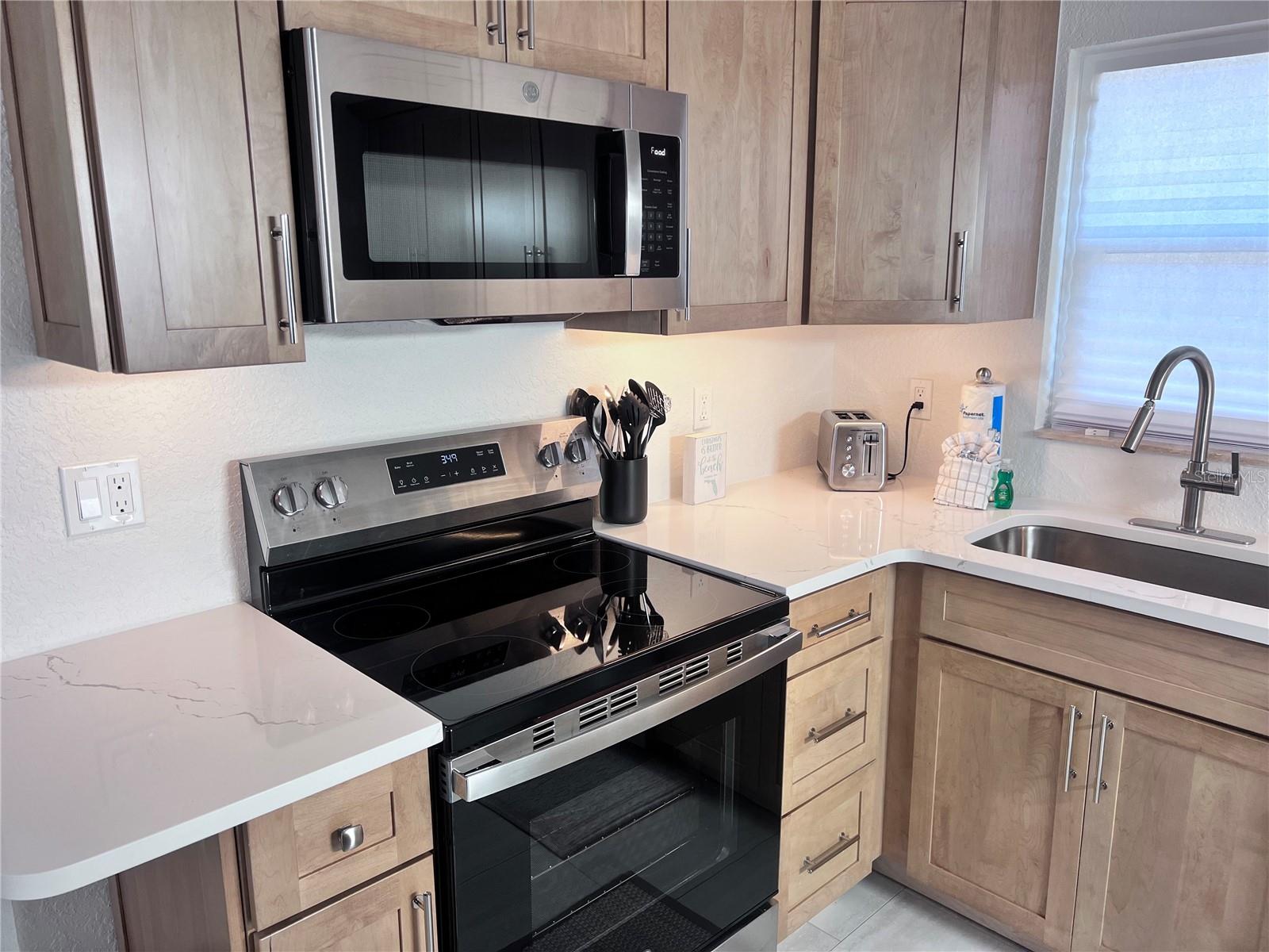 Image 4 of 18 For 6154 Midnight Pass Road B06