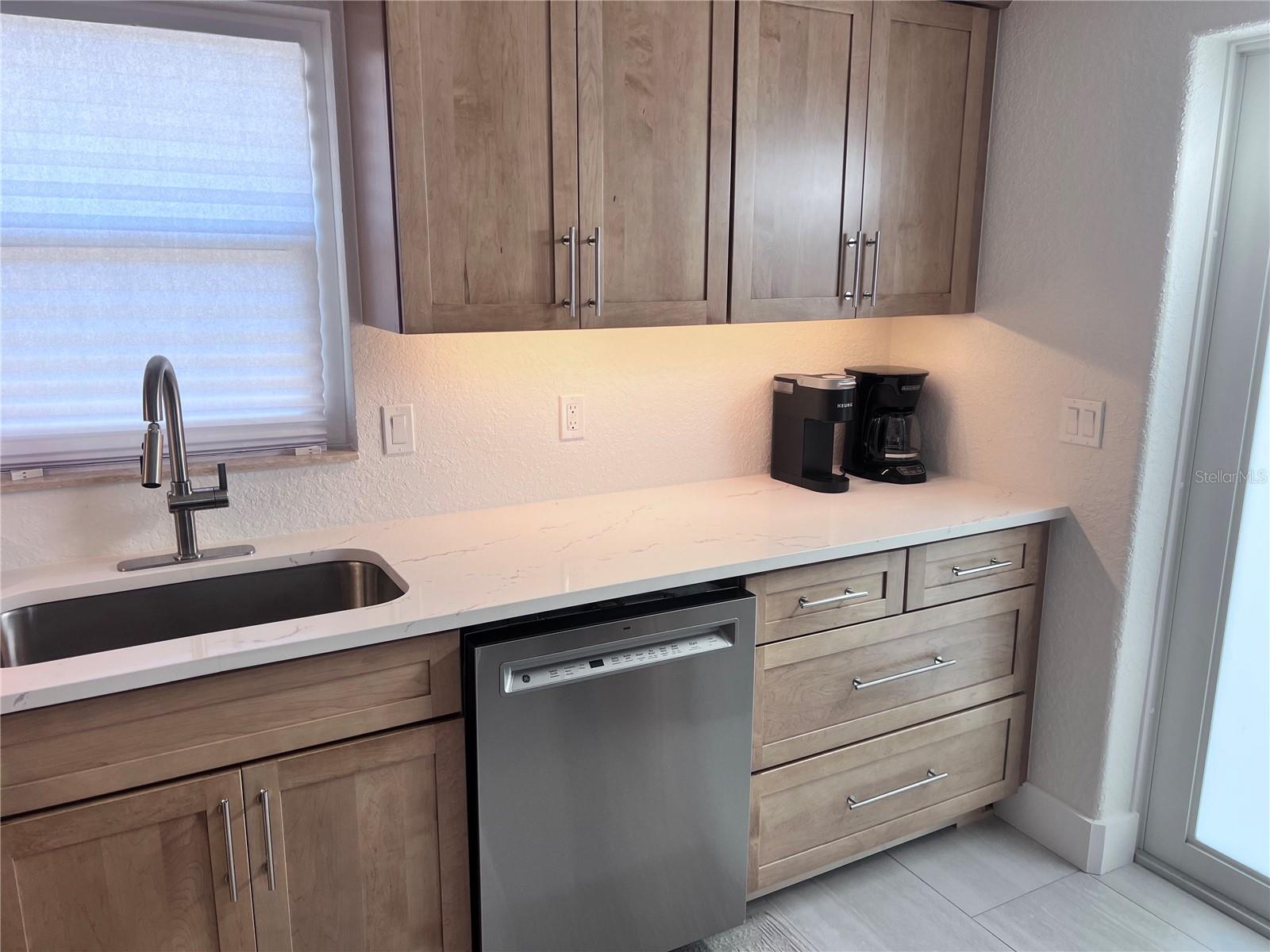 Image 5 of 18 For 6154 Midnight Pass Road B06