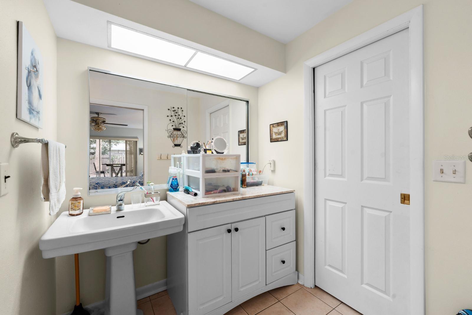 Listing photo id 9 for 13941 Kimberly Drive