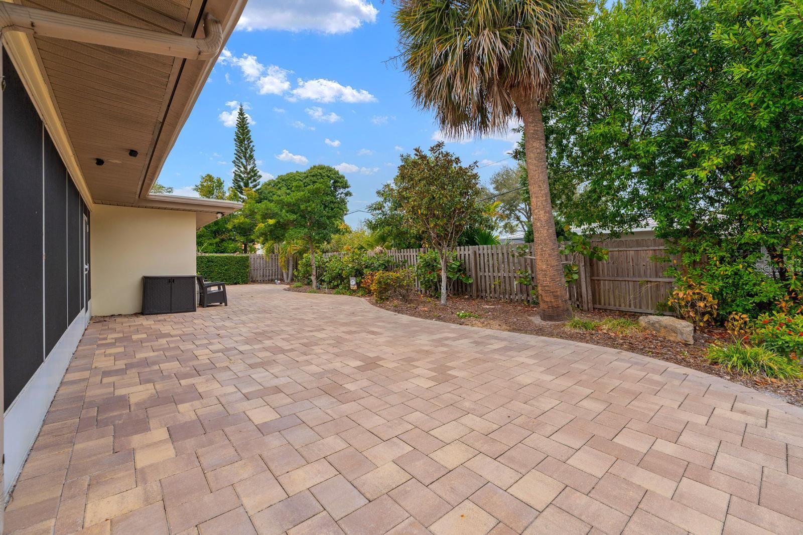 Listing photo id 15 for 13941 Kimberly Drive