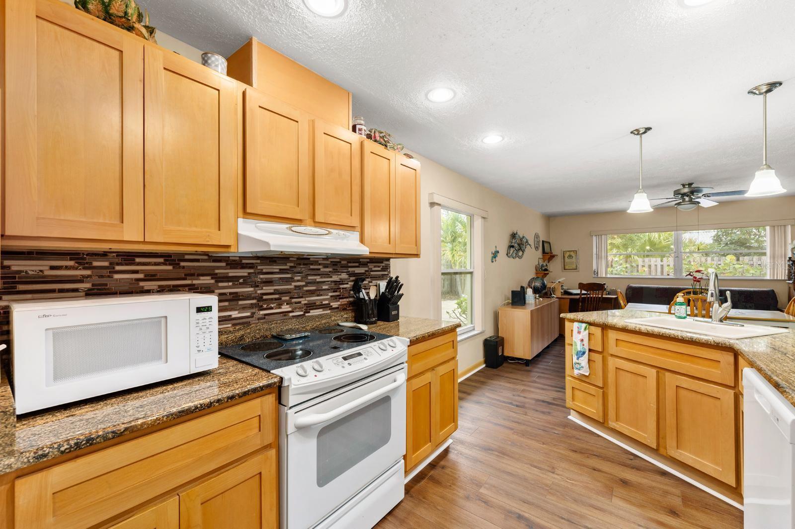 Listing photo id 0 for 13941 Kimberly Drive