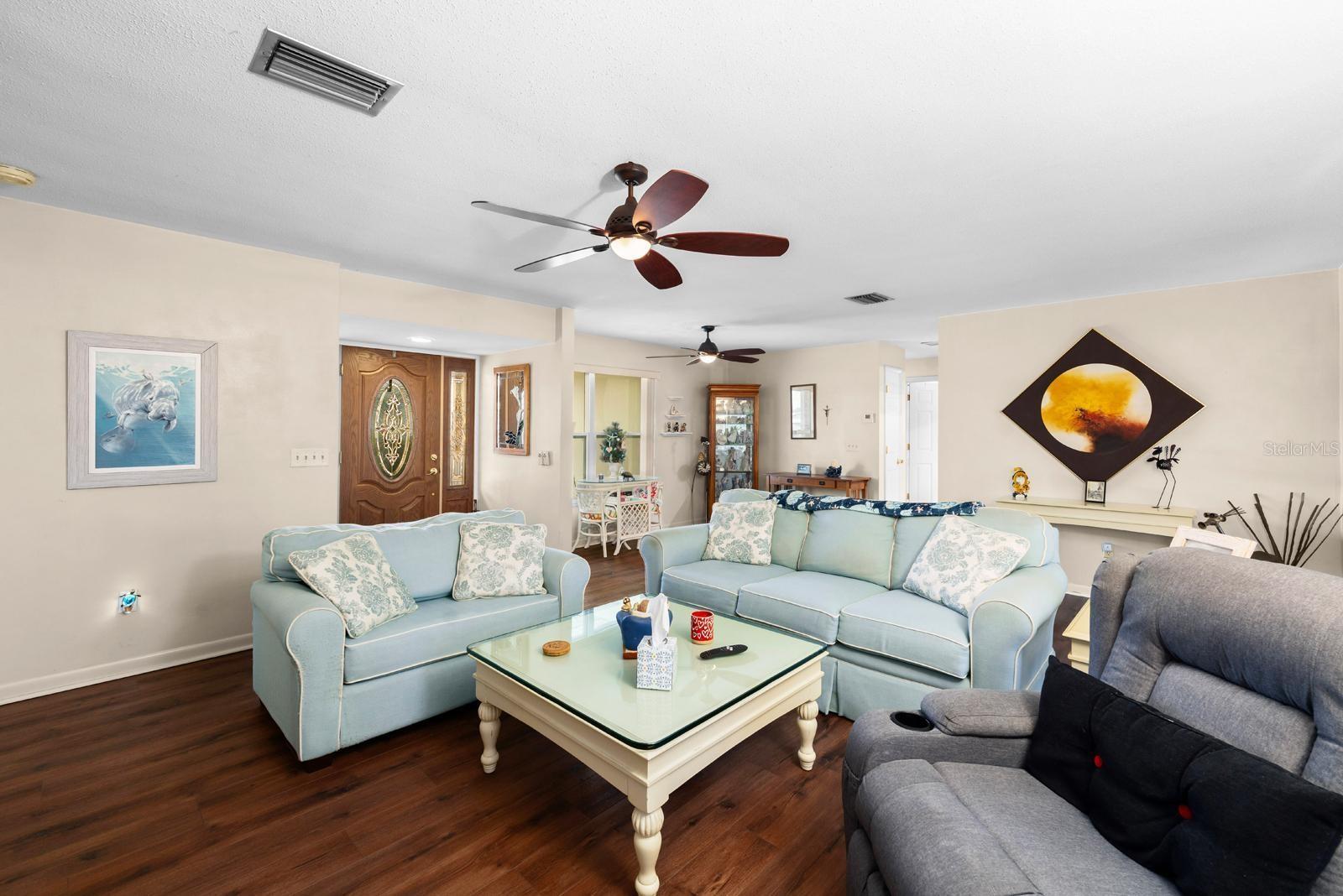 Listing photo id 5 for 13941 Kimberly Drive