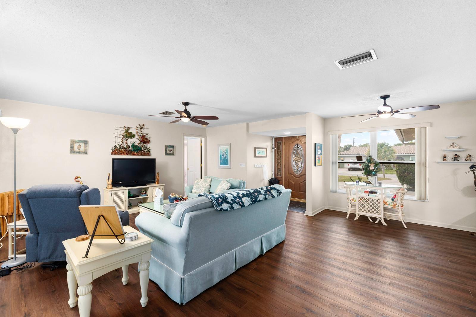 Listing photo id 6 for 13941 Kimberly Drive