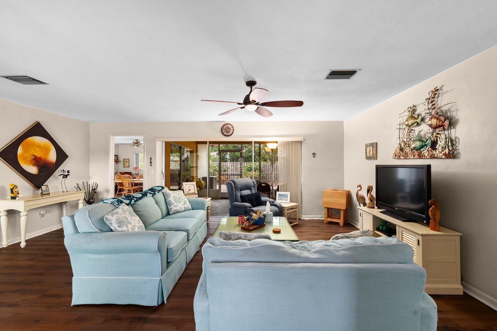 Listing photo id 7 for 13941 Kimberly Drive