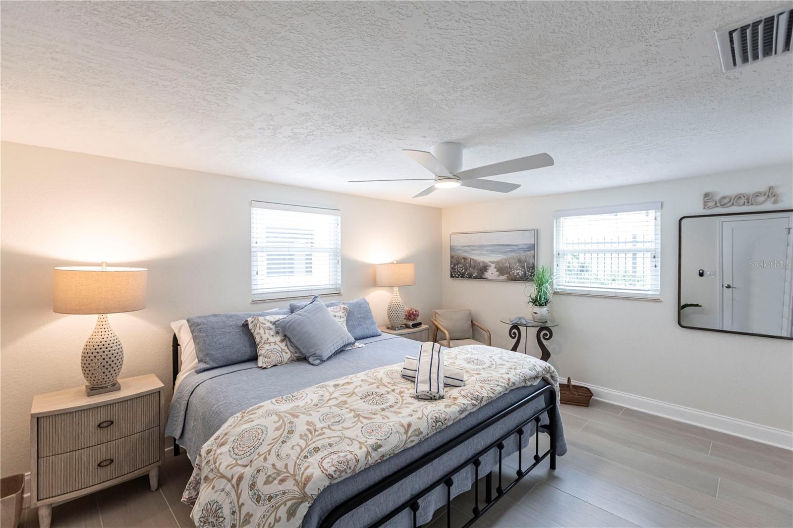 Image 10 of 23 For 6154 Midnight Pass Road D15