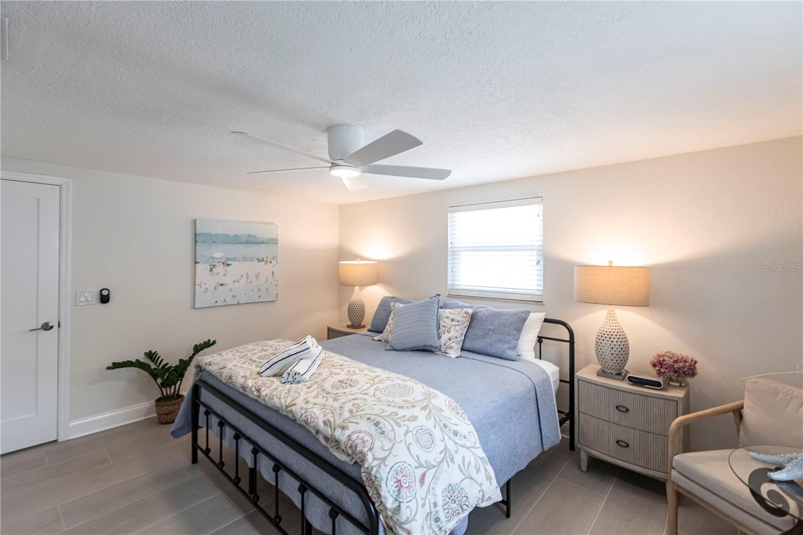 Image 11 of 23 For 6154 Midnight Pass Road D15