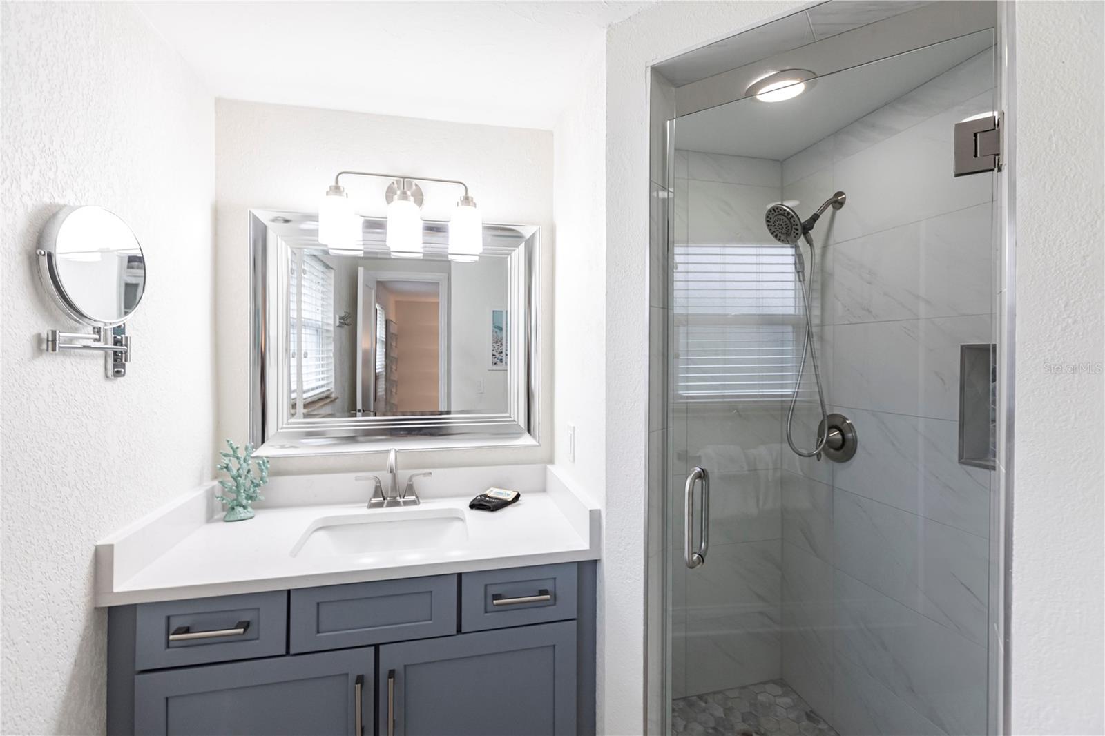 Image 13 of 23 For 6154 Midnight Pass Road D15