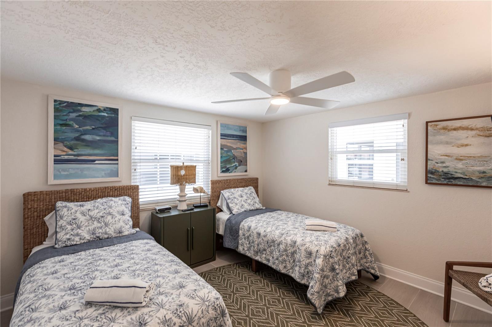 Image 14 of 23 For 6154 Midnight Pass Road D15