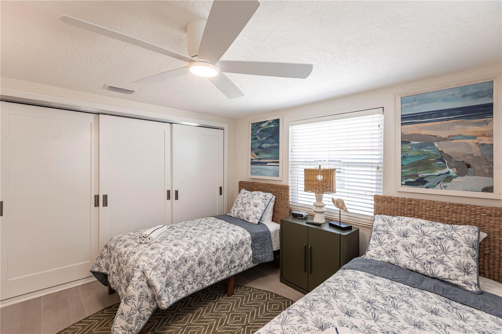 Image 15 of 23 For 6154 Midnight Pass Road D15