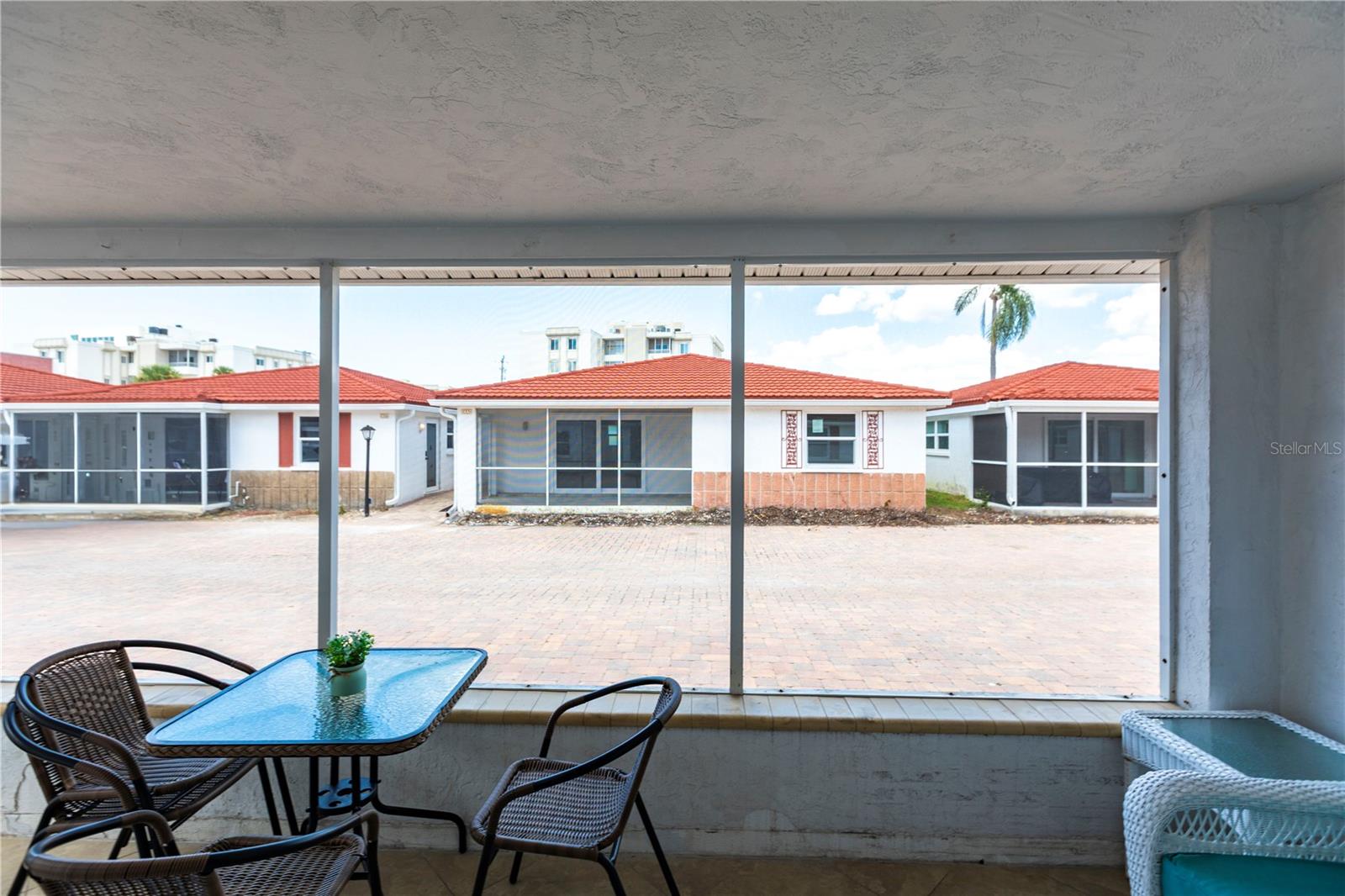 Image 20 of 23 For 6154 Midnight Pass Road D15