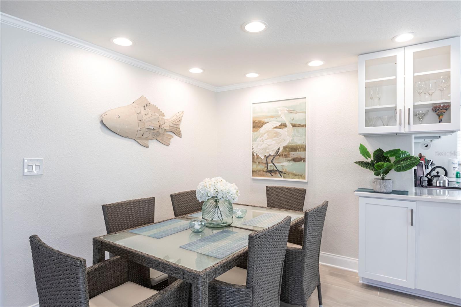 Image 4 of 23 For 6154 Midnight Pass Road D15