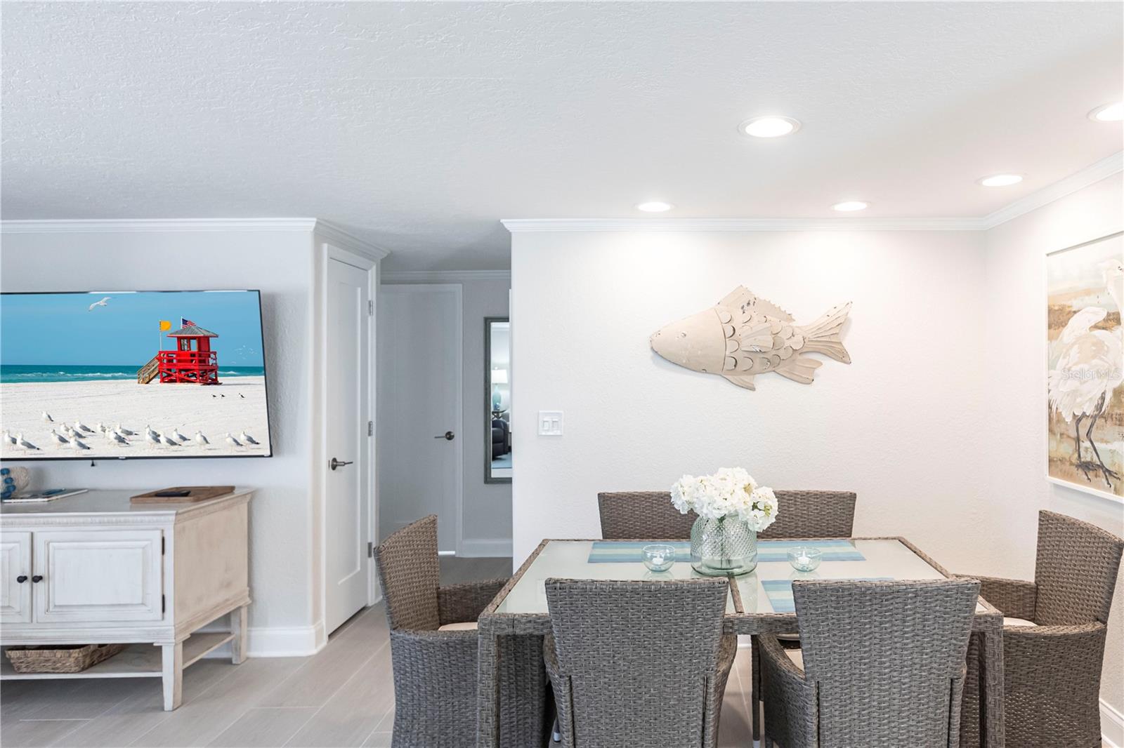 Image 5 of 23 For 6154 Midnight Pass Road D15