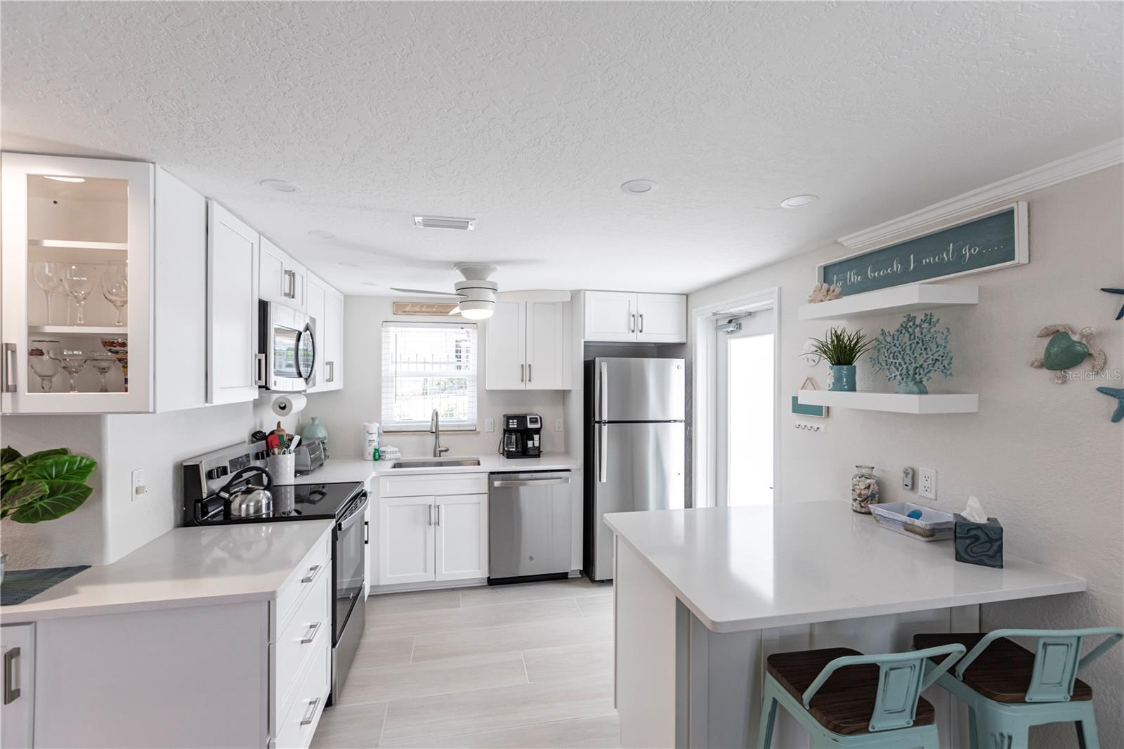 Image 6 of 23 For 6154 Midnight Pass Road D15