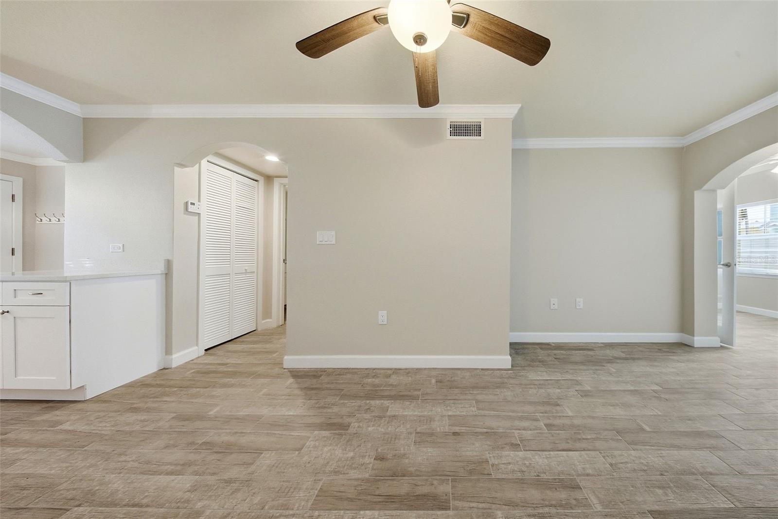 Image 11 of 37 For 19417 Gulf Boulevard A-108