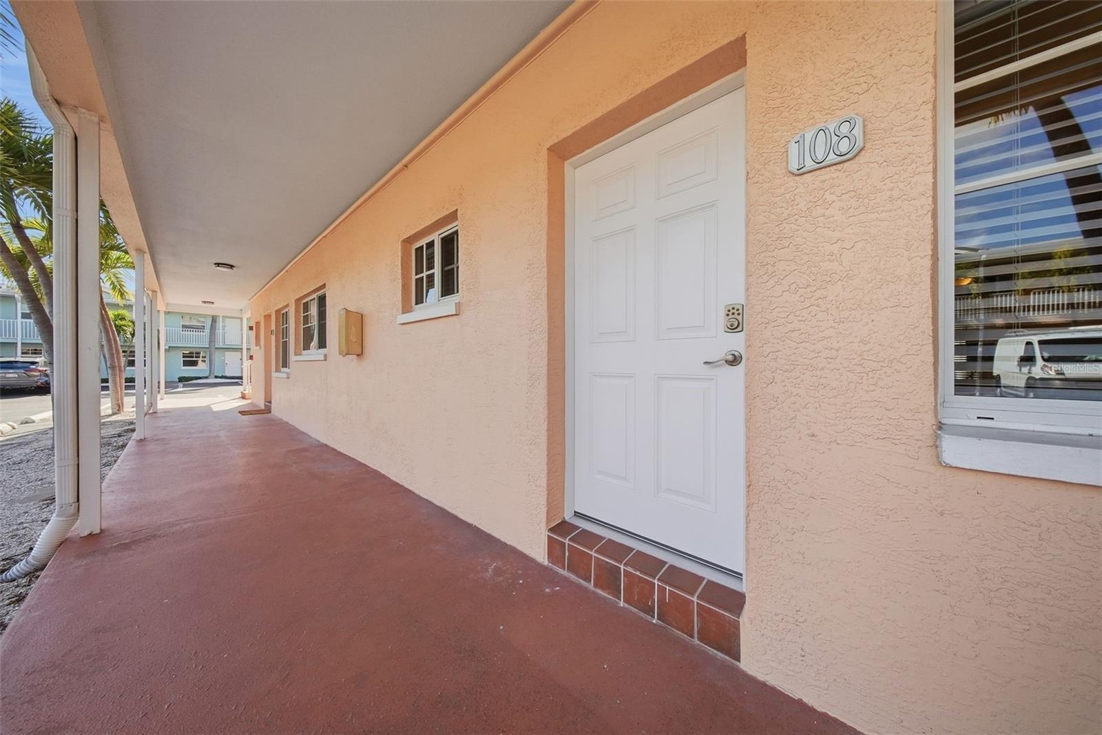 Image 24 of 37 For 19417 Gulf Boulevard A-108