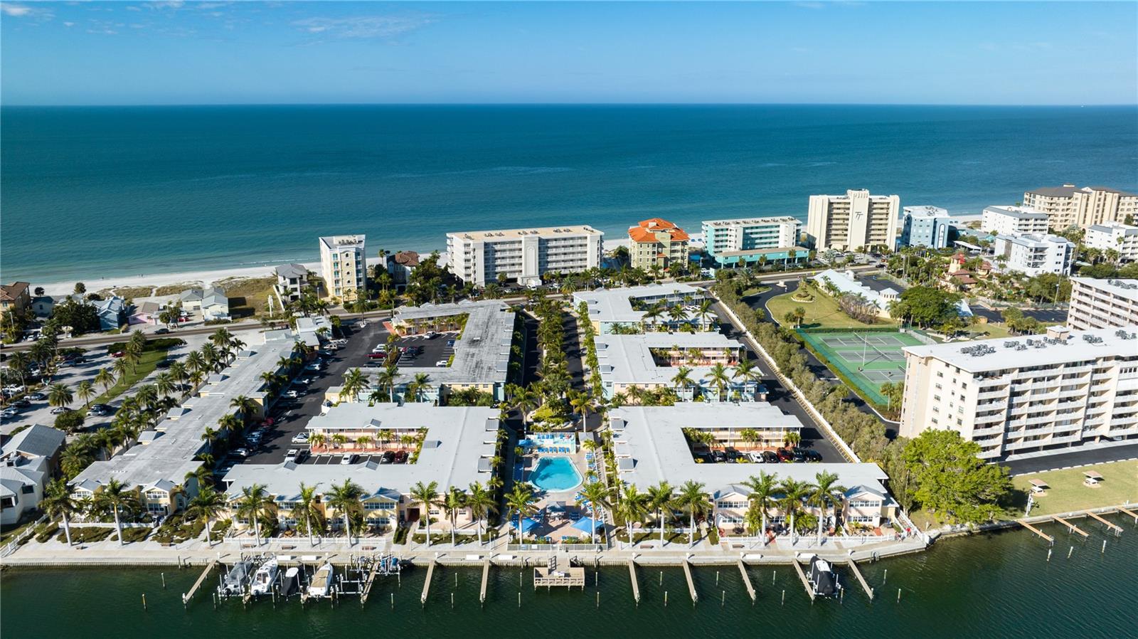 Image 26 of 37 For 19417 Gulf Boulevard A-108