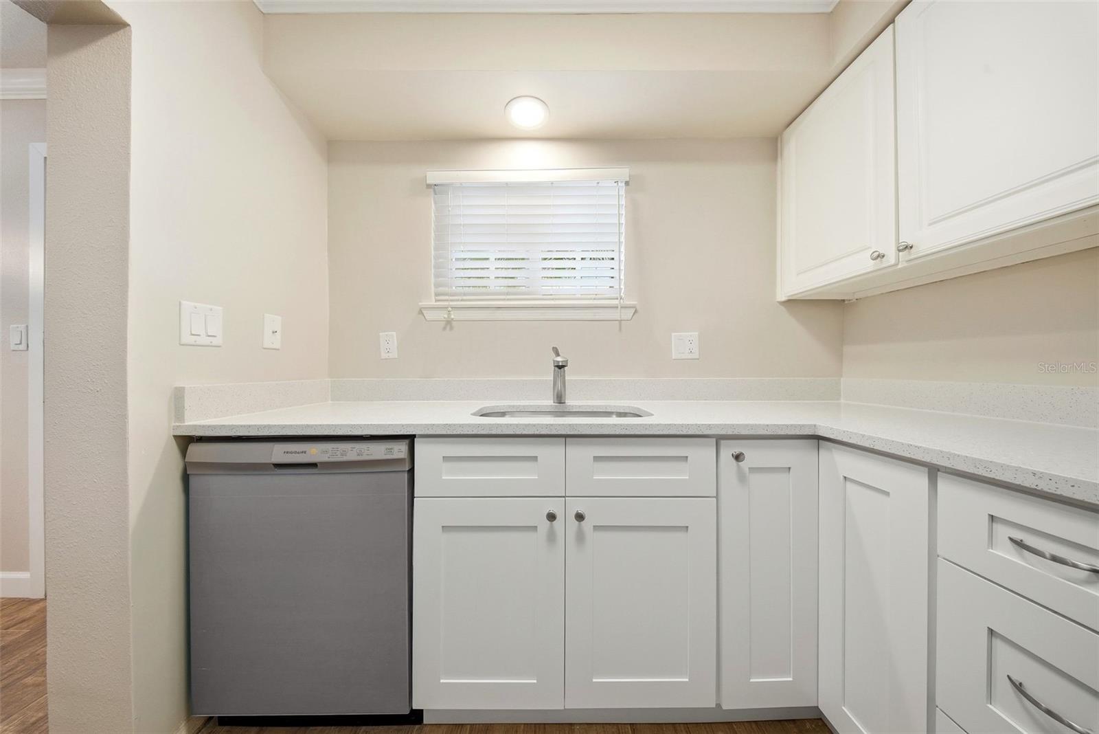 Image 8 of 37 For 19417 Gulf Boulevard A-108