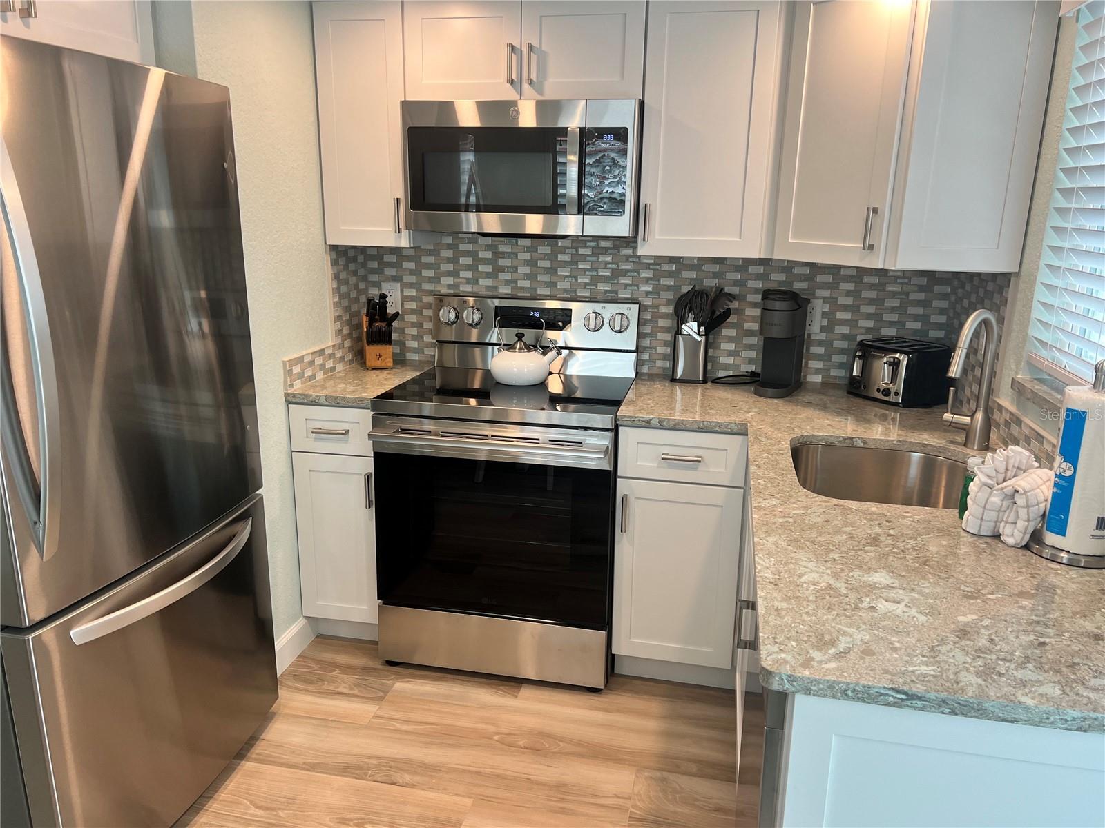 Image 3 of 12 For 6154 Midnight Pass Road D16